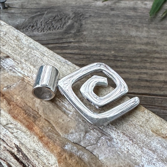 Silpada Retired G1860 Geometric Maze Sterling Silver Pendant - Picture 2 of 3